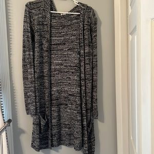 black and white knit cardigan, good condition, size small. Arizona Kohl’s brand